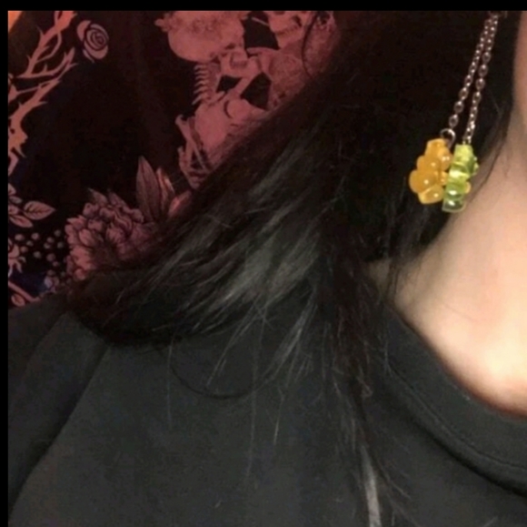Gummy bear charm dangle earrings - Picture 7 of 7